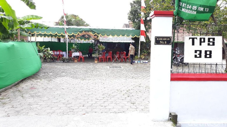 Ibunda dan Anak-anak Jokowi Besok Nyoblos di TPS Manahan Solo Ibunda dan Anak-anak Jokowi Besok Nyoblos di TPS Manahan Solo