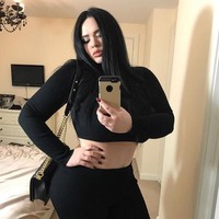 Wanita asal Cambridge ini dulu bermimpi ingin seperti teman-temannya yang bertubuh langsing. Ia pun memutuskan untuk pergi ke bawah pisau bedah menjalani operasi. Foto: Instagram @lexylu_pinup