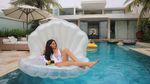 Berpacaran dengan Aldi Eks CJR, Ini Gaya Ngopi Model Erika Carlina