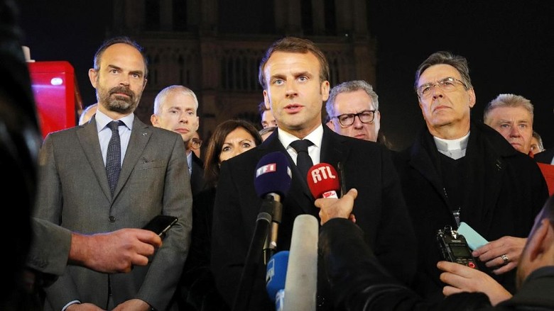 Presiden Macron: Kita akan Bangun Kembali Gereja Notre Dame Bersama-sama Presiden Macron: Kita akan Bangun Kembali Gereja Notre Dame Bersama-sama