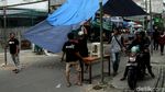 Antusias Warga Bangun TPS di Kawasan Pasar Jembatan Lima