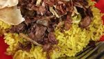Sedap Sekali! Pagi-pagi Makan Nasi Kuning Manado yang Pedas Gurih