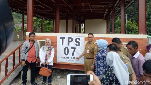 Jelang Pencoblosan, Anies dan KPU DKI Cek TPS di Pulau Sebira
