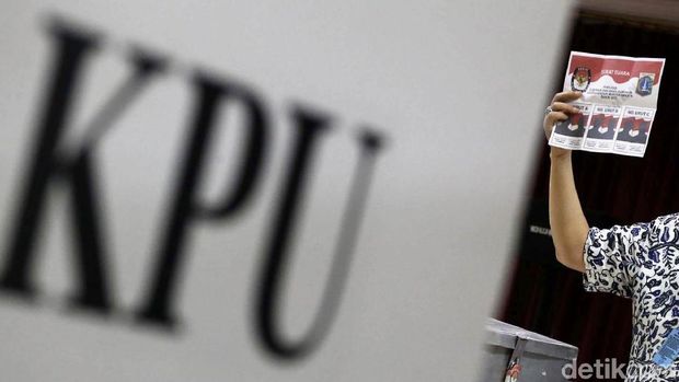 Demi Tugas Mulia Jaga TPS: Pulang Pagi, Lupa Makan, Sampai Masuk Angin