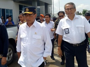 Menhub Ancam Ambil Alih Terminal Pulo Gebang dari Pemprov DKI