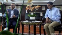Sandiaga Uno hari ini, Selasa (16/4/2019), bertemu dengan Ketua MPR Zulkifli Hasan. Agenda pertemuan untuk membahas pemilu damai.