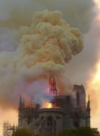 Presiden Prancis Janji Bangun Lagi Notre-Dame dalam 5 Tahun