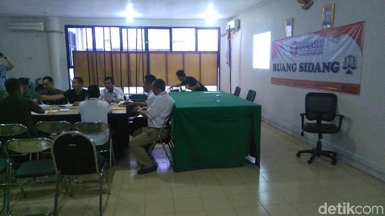 Gakkumdu Curiga dengan Uang Ratusan Juta yang Diamankan di Surabaya Gakkumdu Curiga dengan Uang Ratusan Juta yang Diamankan di Surabaya