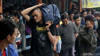 Mayoritas penumpang yang membeludak adalah jurusan Jawa Tengah dan Jawa Barat.