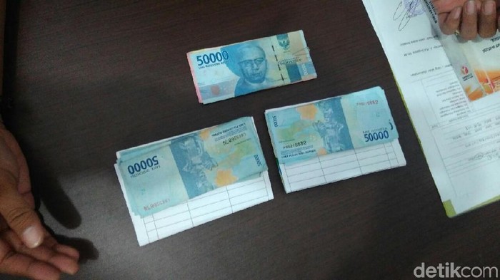 Bawaslu Purworejo menangkap caleg yang diduga melakukan money politic, (16/4/2019).