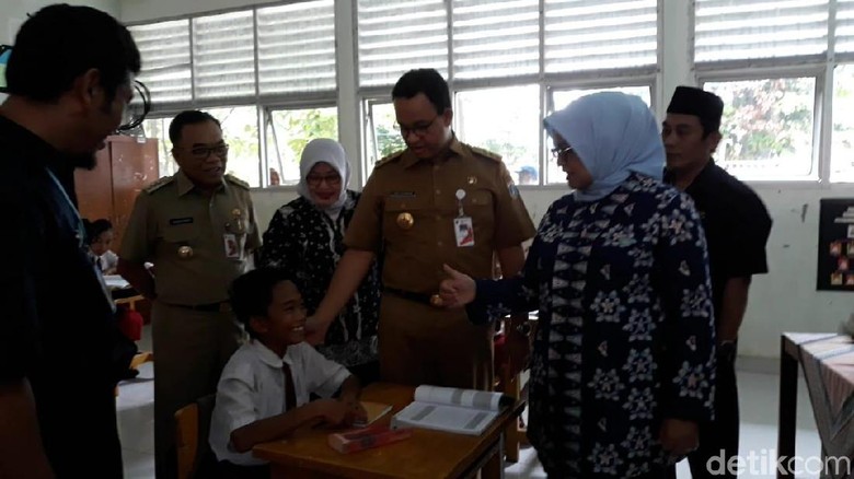 Hasil gambar untuk anies baswedan pulau sebira