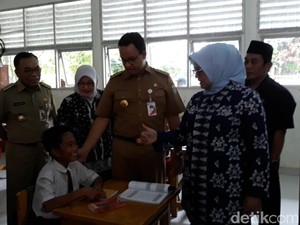 Saat Anies Bertemu Anak Pulau Sebira yang Ingin Seperti Jokowi