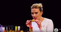 Jawaban Scarlett Johansson Soal Avengers Endgame Saat Ikut Tantangan Makan Pedas