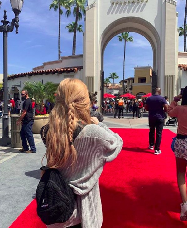 Setelah konser, para personel Blackpink pun menikmati ragam wisata di California. Salah satunya Rose, yang seru-seruan di Universal Studios Hollywood dan membagikannya di Instagram. (roses_are_rosie/Instagram) Setelah konser, para personel Blackpink pun menikmati ragam wisata di California. Salah satunya Rose, yang seru-seruan di Universal Studios Hollywood dan membagikannya di Instagram. (roses_are_rosie/Instagram)