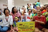 Dari Ambon ke Jakarta, Apriani Perjuangkan Kesembuhan Kanker Anaknya