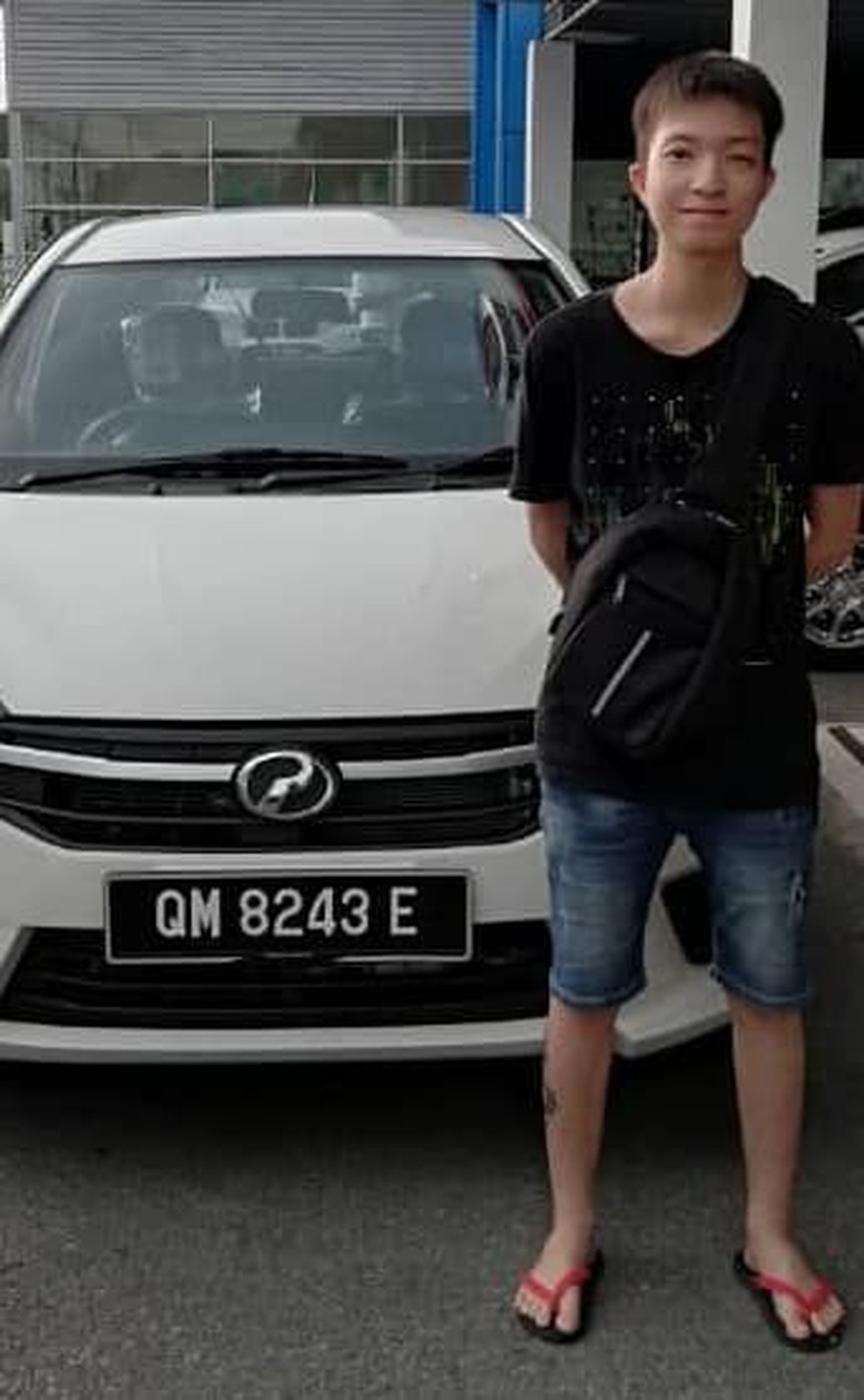 Viral! Meski Sulit Bicara, Sopir Grab Ini Bikin Meleleh Netizen Viral! Meski Sulit Bicara, Sopir Grab Ini Bikin Meleleh Netizen