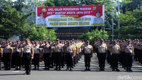 Indra juga menyampaikan adanya pihak-pihak tertentu yang ingin mengacaukan pesta demokrasi ini sejak pentahapan awal pemilu 2019. Untuk itu, ia mengimbau kepada jajarannya untuk tetap waspada. Personel diimbau untuk menjaga kondusivitas keamanan khususnya di wilayah Jakarta Selatan.