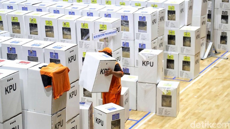 33 Juta Warga Jawa Barat Berhak Mencoblos Hari Ini 33 Juta Warga Jawa Barat Berhak Mencoblos Hari Ini