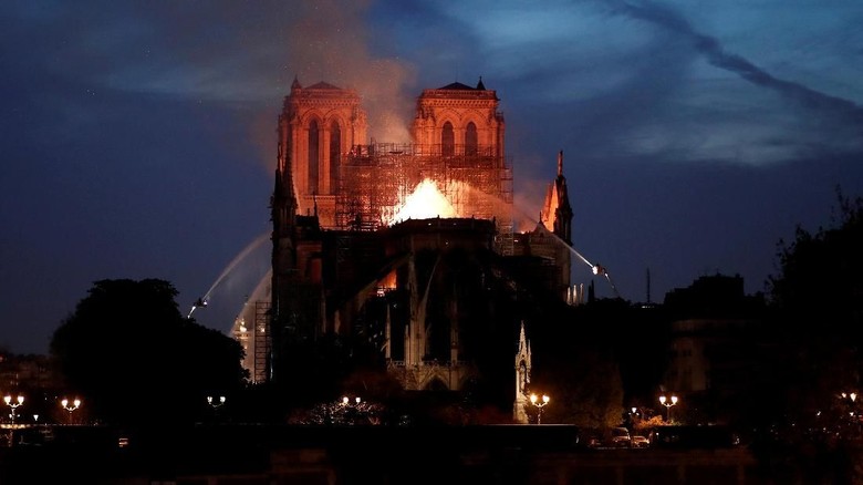Usul Trump Bisa Bikin Ambruk Notre Dame Usul Trump Bisa Bikin Ambruk Notre Dame
