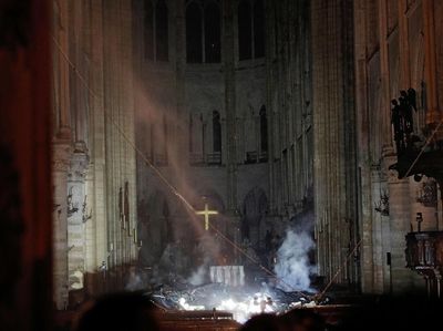 Melihat Bagian Dalam Katedral Notre-Dame yang Dilanda Kebakaran