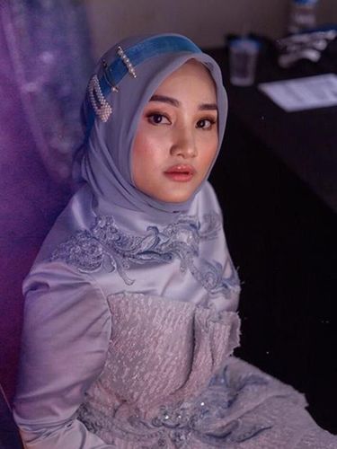 Cara Pakai Jepit Mutiara Hits Untuk Hijabers Ala Fatin Shidqia