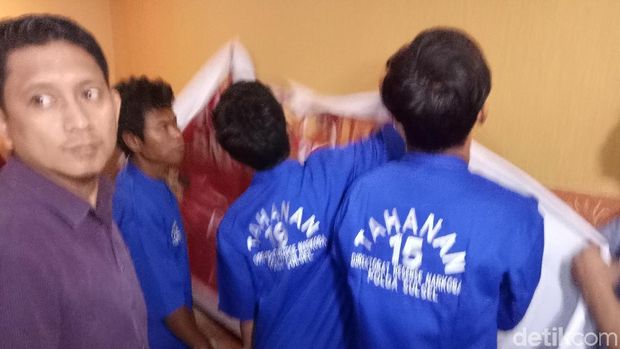 Polisi Gagalkan Penyelundupan Sabu dalam Sepatu Sneakers