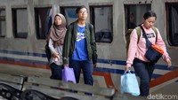 Penambahan kereta api itu untuk mengatasi lonjakan penumpang saat libur pemilu hingga libur nasional peringatan wafatnya Isa Al Masih.