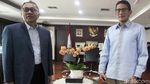 Senyum Sandiaga Uno Saat Temui Ketua MPR Zulkifli Hasan