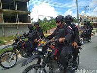 Jelang Pencoblosan, Polda-TNI Patroli Gunakan Panser Anoa di Kendari