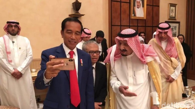 Nge-vlog Bareng, Jokowi Ungkap Pesan Raja Salman untuk Indonesia Nge-vlog Bareng, Jokowi Ungkap Pesan Raja Salman untuk Indonesia