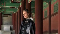 Brie Larson dan Robert Downey Jr membagiakan momen kunjungan mereka di Instagram. Ini merupakan salah satu dari 5 Istana Agung atau Five Grand Palaces yang dibangun pada masa Dinasti Joseon (1392-1910) (brielarson/Instagram)
