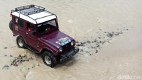 Dari 11 lokasi itu, 5 diantaranya berada di seberang Sungai Jragung yang tidak tersedia jembatan penghubung.