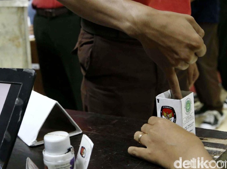Sindir Bantuan Karpet Masjid karena Kecewa, Caleg Ini Nyaris Diamuk Warga Sindir Bantuan Karpet Masjid karena Kecewa, Caleg Ini Nyaris Diamuk Warga