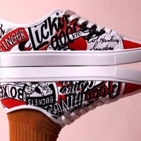 Inilah penampakan sneakers pertama keluaran perusahaan makanan cepat saji KFC. Diketahui dari laman Facebook KFC Singapura, sneakers tersebut dirilis pada Rabu (17/4/2019), berberangan dengan menu baru KFC di Singapura, Hot Blaze Grilled Chicken. Maka dari itu, sneakers KFC ini hanya tersedia untuk konsumen di Negeri Singa. (Foto: Dok. KFC Singapura)