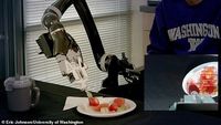 Keren! Robot Ini Dirancang Untuk Menyuapi Makan Penyandang Disabilitas