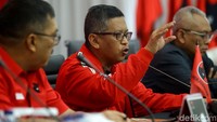 Sekjen DPP PDI Perjuangan Hasto Kristiyanto saat menggelar jumpa pers di kantor DPP PDI Perjuangan, Jakarta, Selasa (16/4/2019).