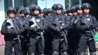 Kegiatan ini juga diikuti oleh ratusan personel polisi.