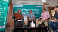 Selain Mahfud MD, sejumlah tokoh turut hadir memaparkan pandangannya, diantaranya Ketua KPK Agus Rahardjo, koordinator ICW, Adnan Topan Husodo dan peneliti ICW, Donald Fariz.