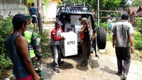 Sementara itu, Ketua UFO, Budi Prasetyo, menjelaskan pihaknya sudah dua kali membantu pendistribusian logistik pemilu.