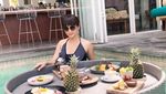 Cantiknya Presenter Anita Hara Saat Asyik Makan di Bali hingga Korea Selatan