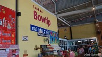 Makanan-makanan ringan yang dijual pun bervariasi. Dari buah, sayur bahkan kacang-kacangan (Shinta/detikcom)