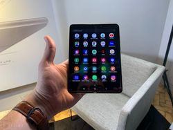 Siap Dijual, Begini Aksi Galaxy Fold dalam Genggaman