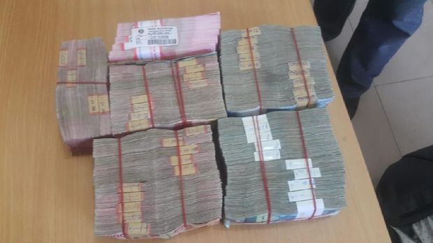 Bukti uang yang disita.