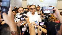 Mensos mengatakan pendampingan adalah esensi dasar dalam pemberdayaan KAT. Mereka sebagai relawan terampil dan terdidik diharapkan dapat mendorong warga menyadari potensi dan sumber yang ada pada diri dan lingkungan. Pemberdayaan KAT juga merupakan bentuk pelaksanaan Nawacita sebagai dasar pelaksanaan pembangunan nasional saat ini. Kepada para Pendamping Sosial KAT, Mensos berpesana tiga hal. Pertama, jaga sikap, perilaku, dan tindakan. Foto: dok. Kemensos