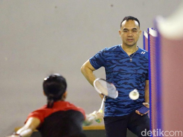 Pelatih Putri Bulutangkis Indonesia Rionny Maniaki