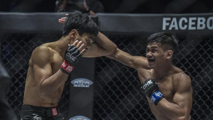 Eko Roni Saputra kalah di Manila dari petarung Filipina (dok.ONE Championship) Eko Roni Saputra kalah di Manila dari petarung Filipina (dok.ONE Championship)