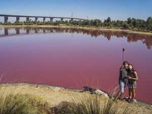 Foto: Danau Pink yang Cantik, Tapi Jangan Disentuh