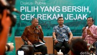 Dalam diskusi tersebut Mahfud MD mengajak para pemilih untuk mengecek rekam jejak para caleg dan juga capres-cawapres sebelum mencoblos pada Rabu (17/4/2019) esok hari.
