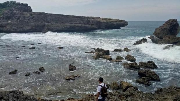 Pantai Watu Lepek Pantai Watu Lepek.