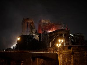Petugas Damkar Prancis Berhasil Selamatkan Artefak Berharga Gereja Notre Dame